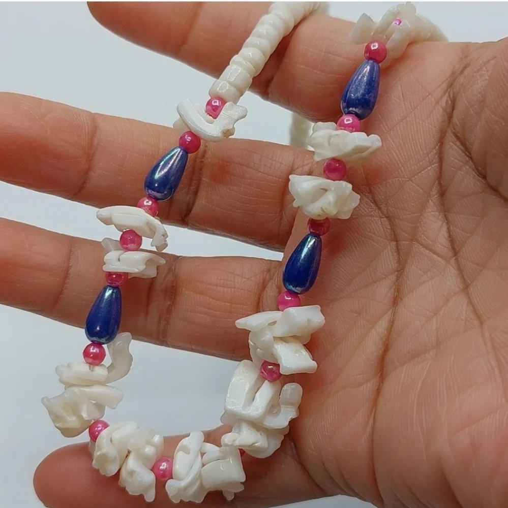 White Heishi Beads and Shell Hawaiian Choker Necklace - Picture 3 of 5